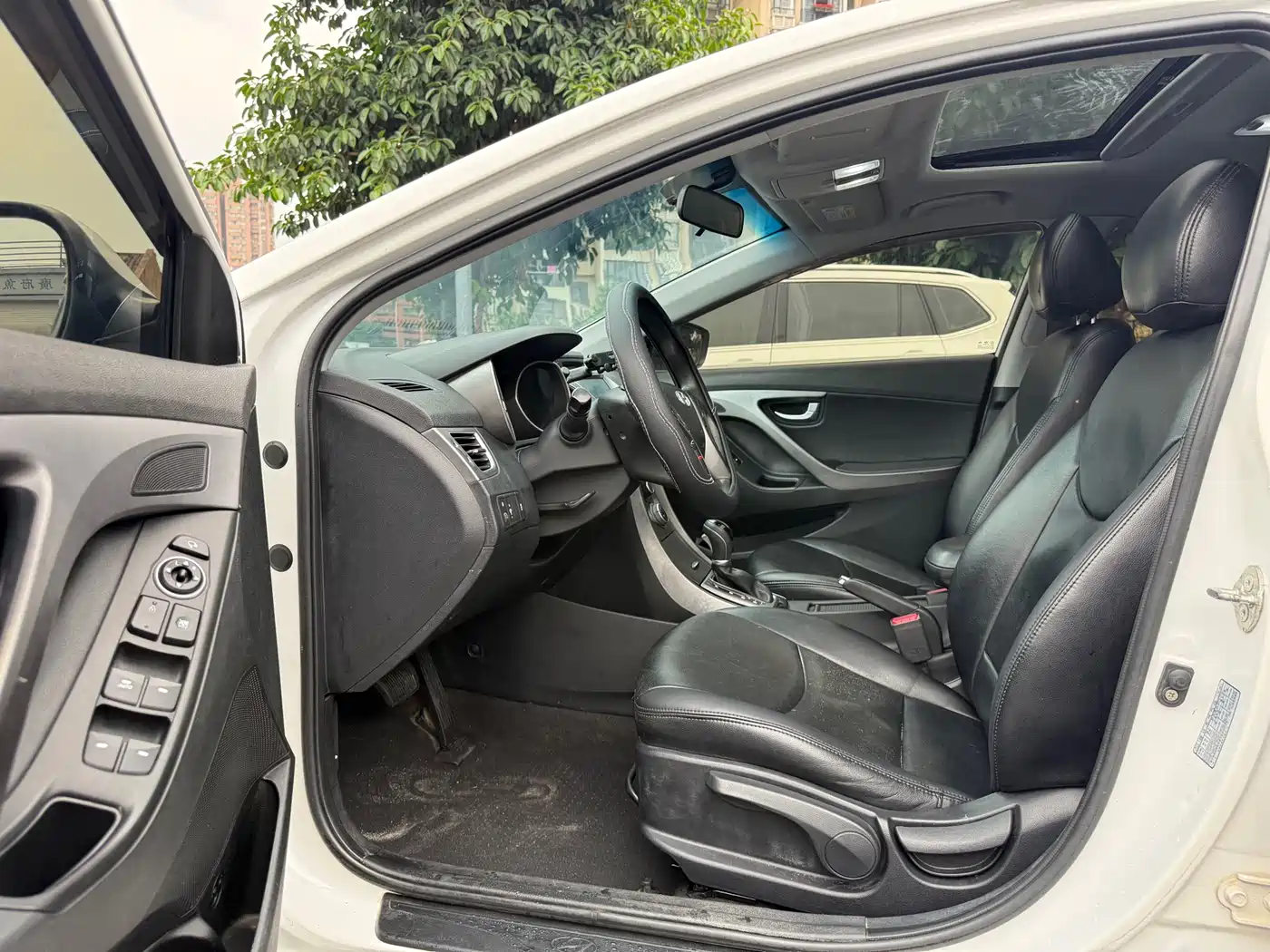 Hyundai Langdong 2016 1.6L Automatic Premium Edition фото 4