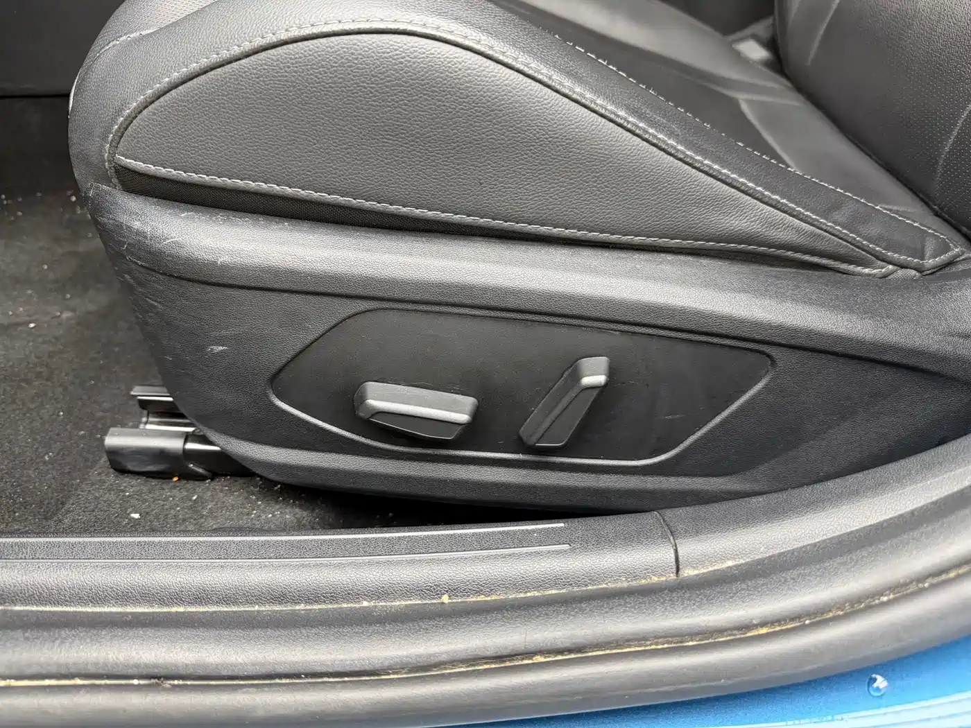 Hyundai Elantra 2022 1.5L CVT LUX Premium Edition фото 11