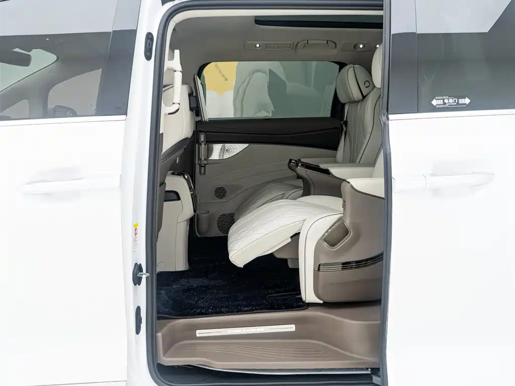 Denza D9 2022 DM-i 970 AWD Flagship фото 18