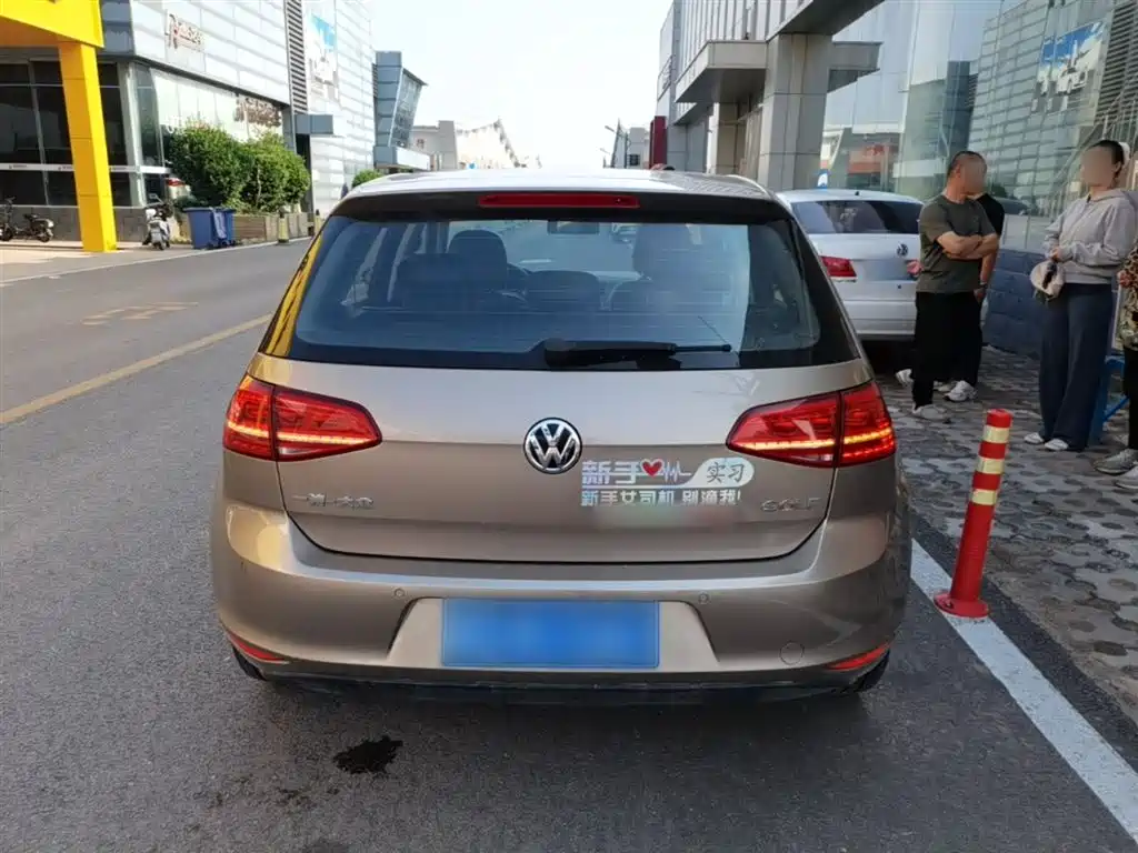 Volkswagen Golf 2015 1.6L Automatic Comfort фото 6