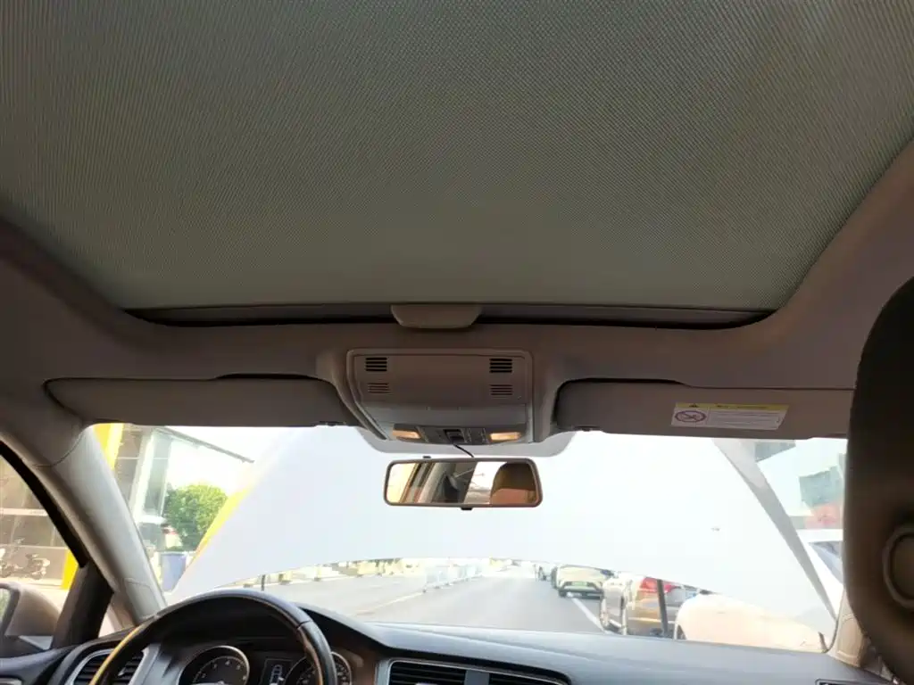 Volkswagen Golf 2015 1.6L Automatic Comfort фото 18
