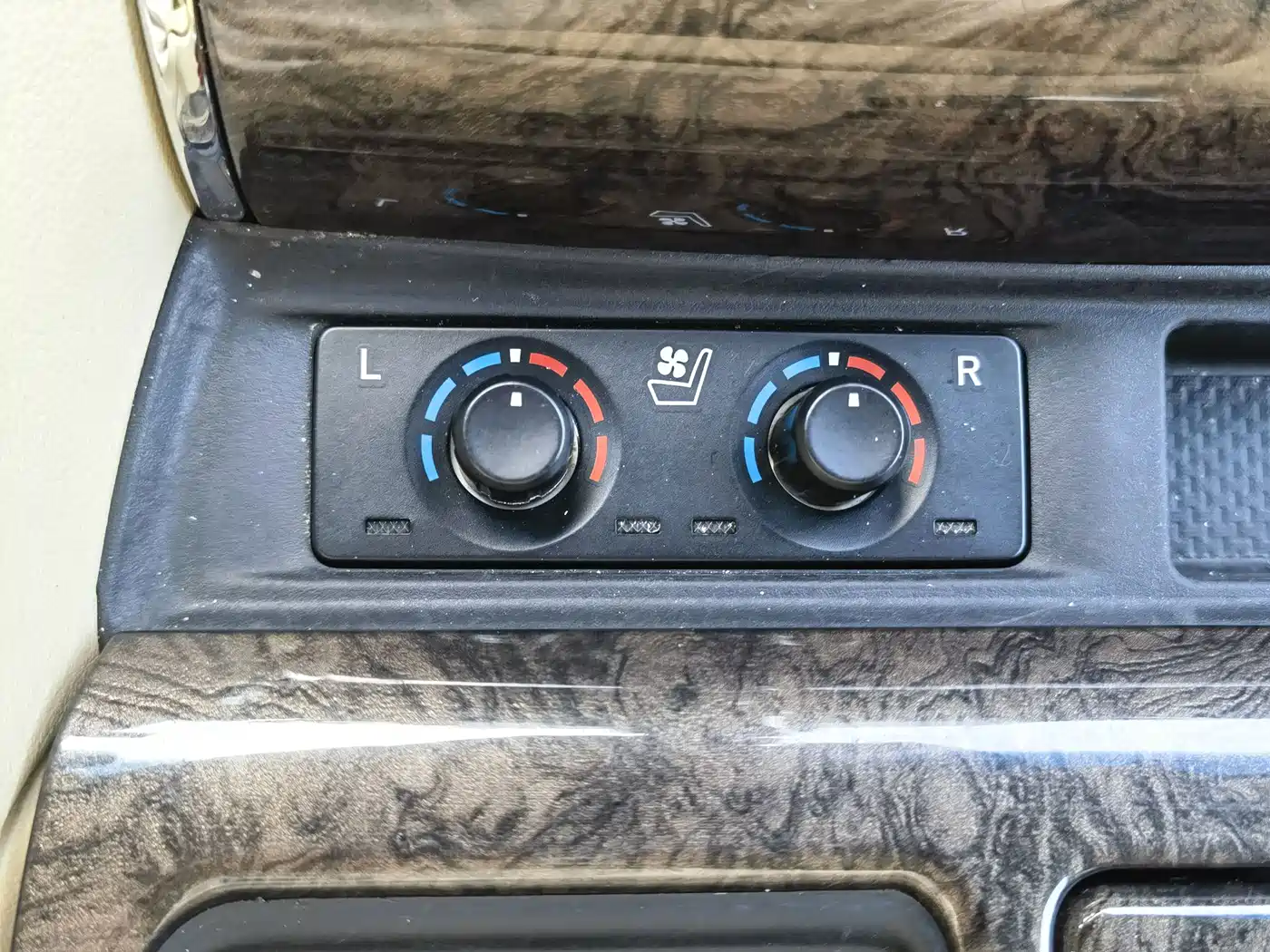 Toyota Vellfire 2020 Twin Engine 2.5L HV Premium Edition фото 18