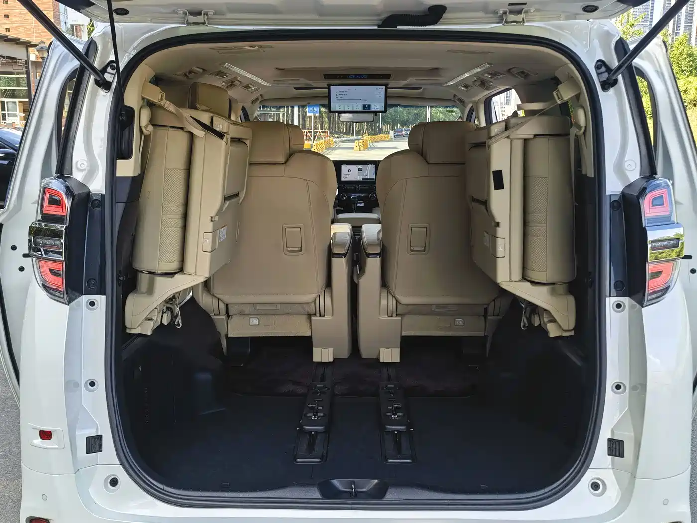 Toyota Vellfire 2020 Twin Engine 2.5L HV Premium Edition фото 12