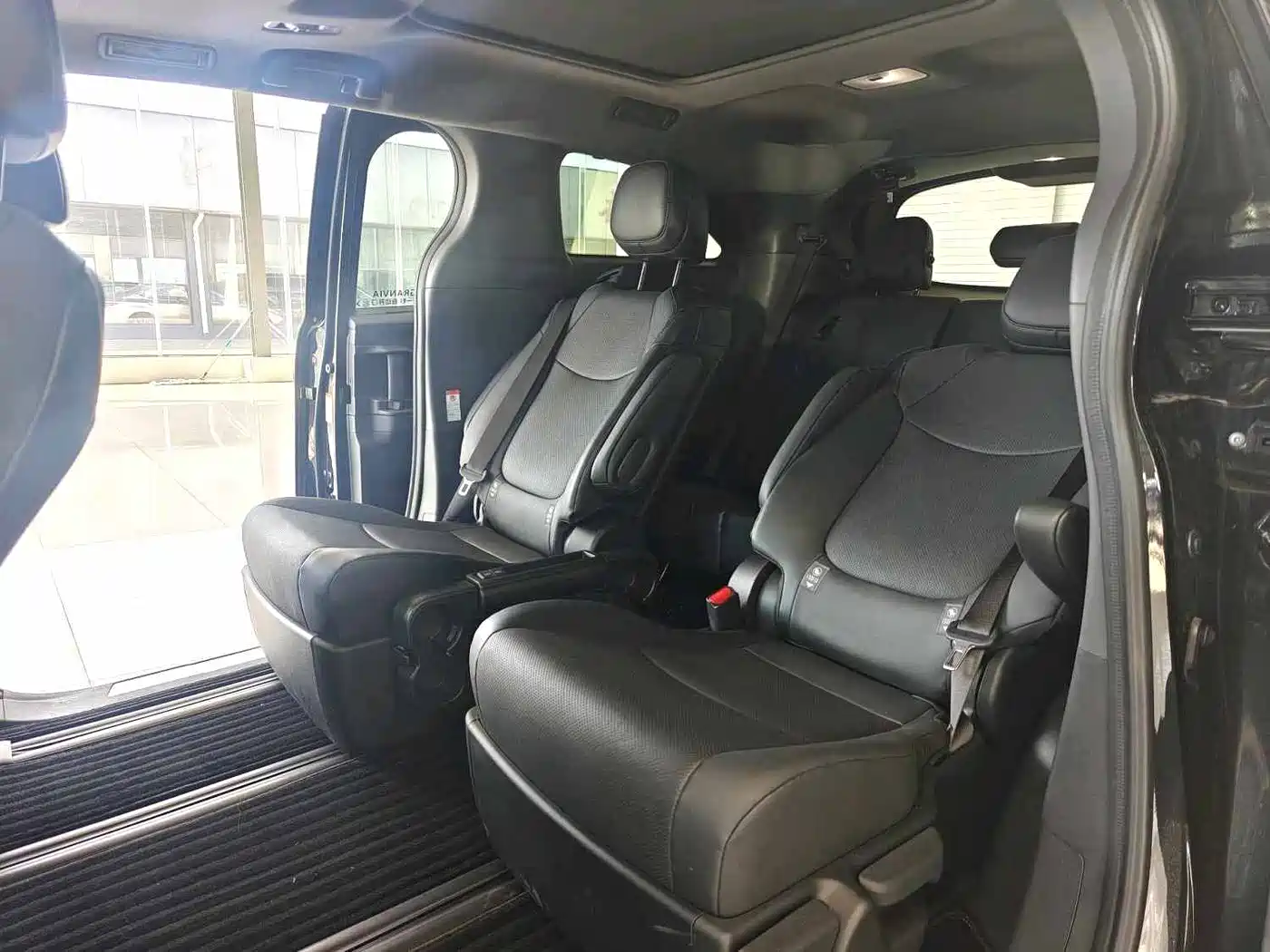 Toyota Granvia 2024 2.5L Hybrid Premium PLUS фото 11