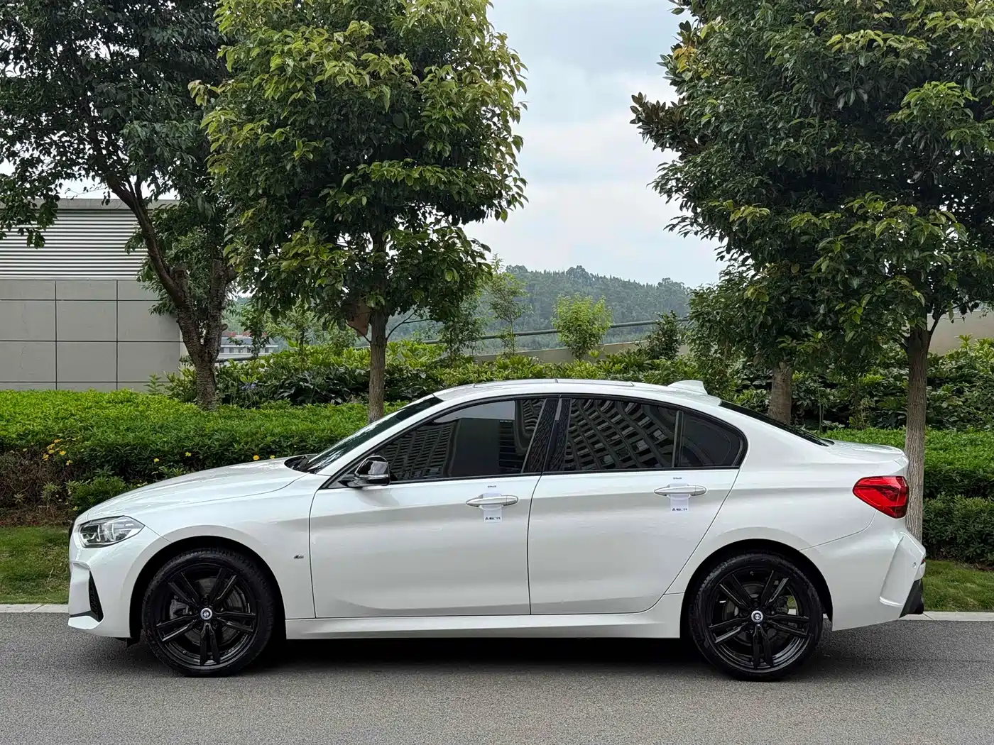 BMW 1 Series 2021 125i M Sport Black Night Edition фото 3