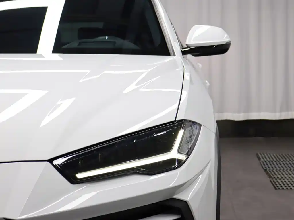 Фото 31 - Lamborghini Urus