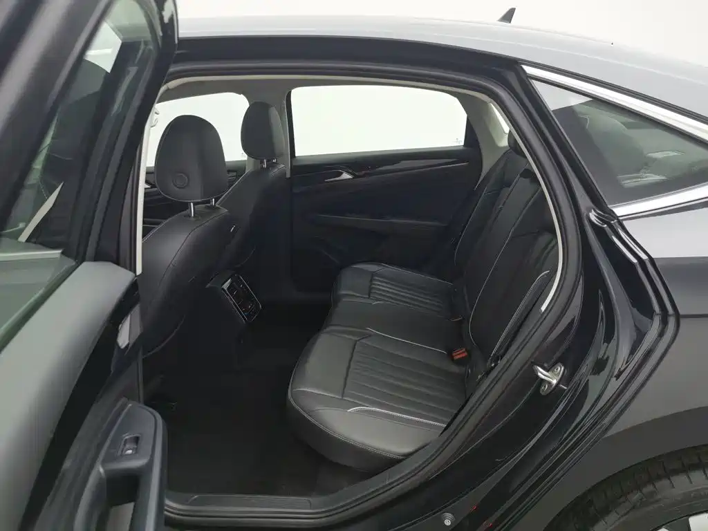 Photo 15 - Volkswagen Passat