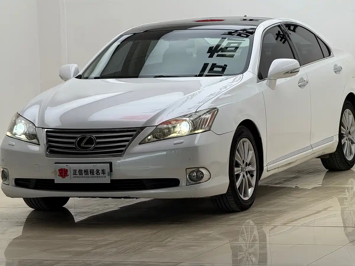 Фото 3 - Lexus ES