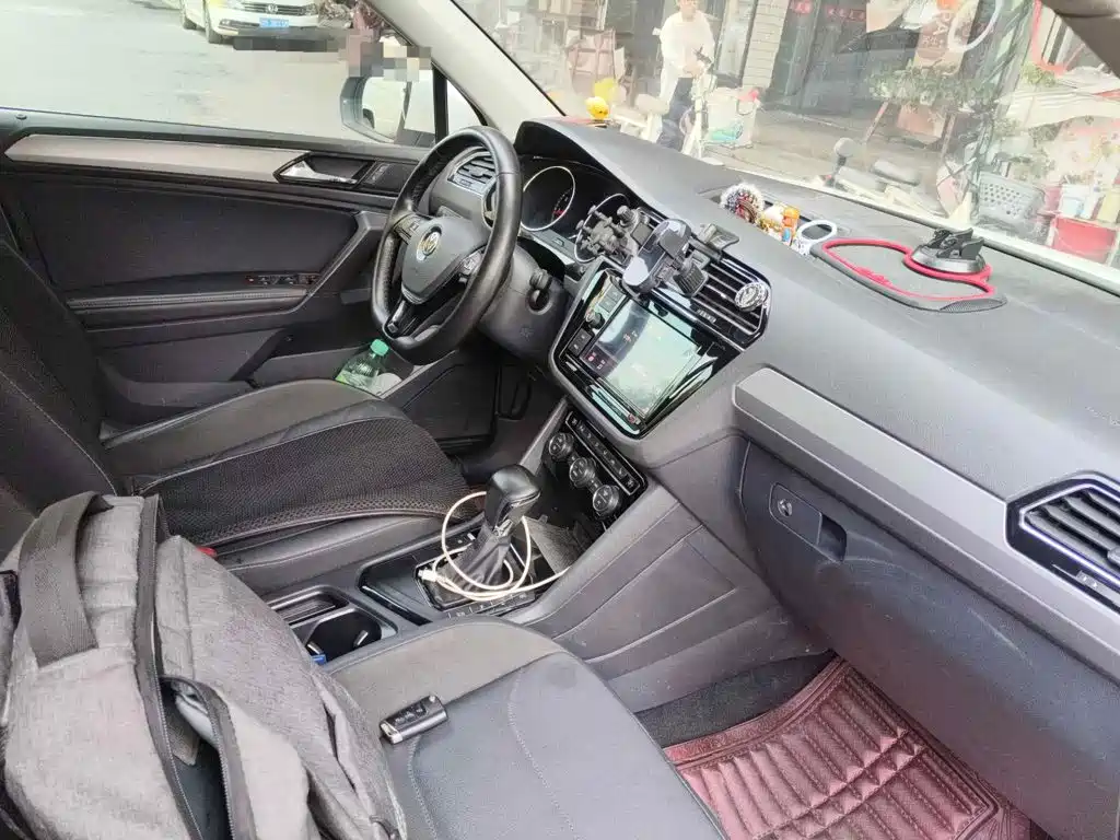 صورة 10 - Volkswagen Tiguan L