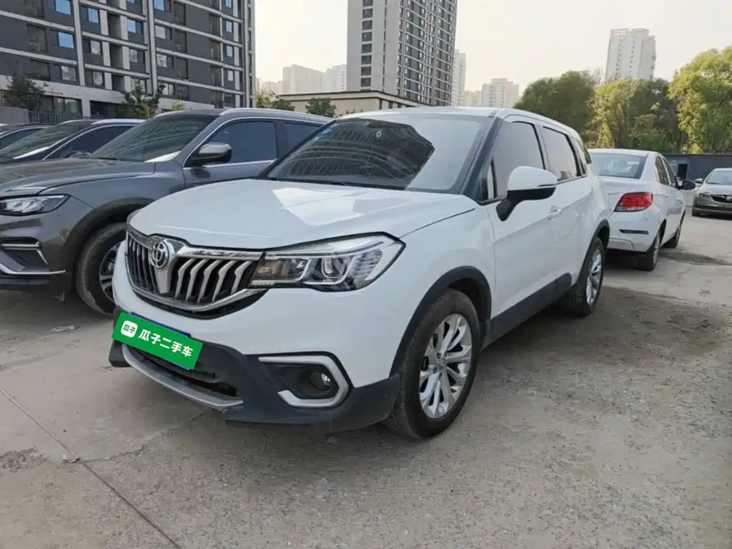Фото 1 - Zhonghua V3