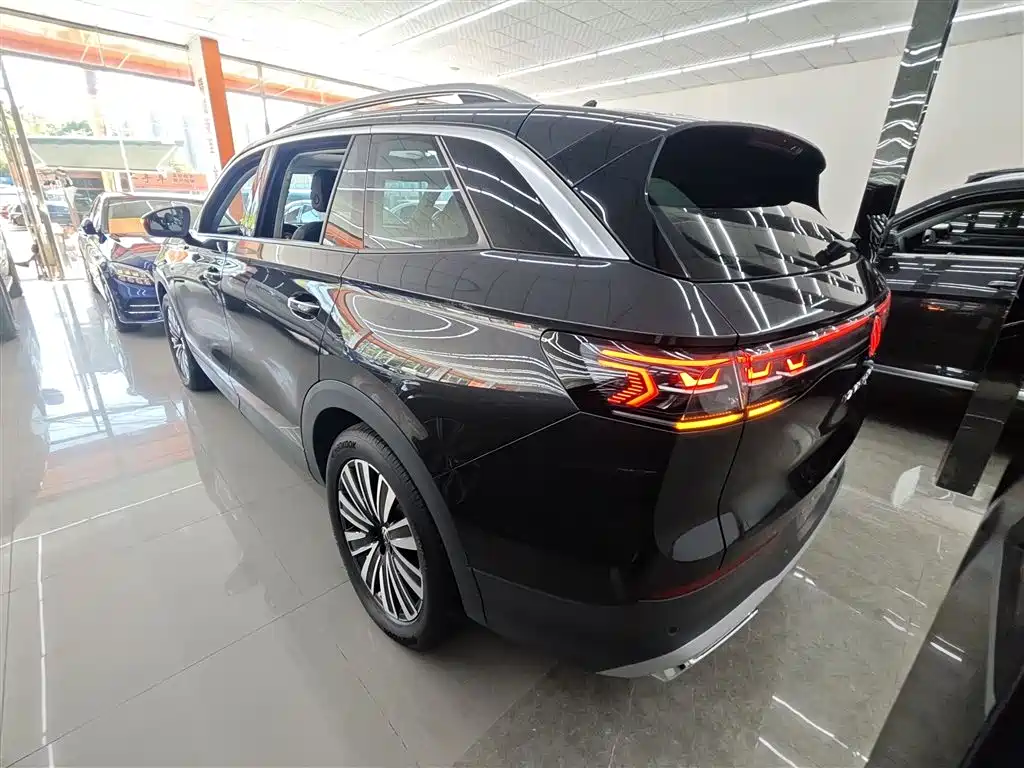 Volkswagen Talagon 2023 330TSI Luxury Touring Edition фото 5