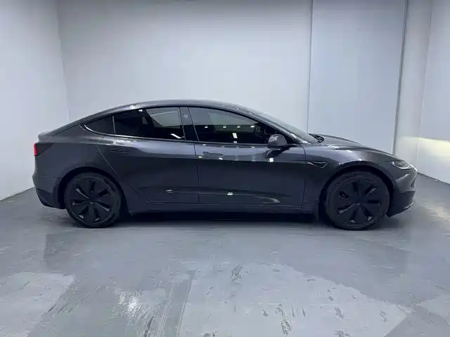 Фото 7 - Tesla Model 3