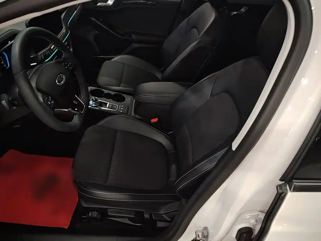 Ford Focus 2022 2021 Hatchback EcoBoost 180 Auto Trend