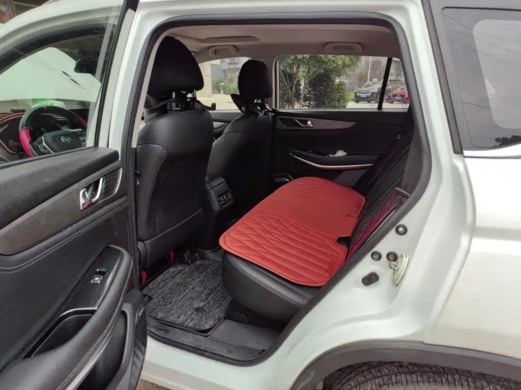 Photo 13 - Changan CS75