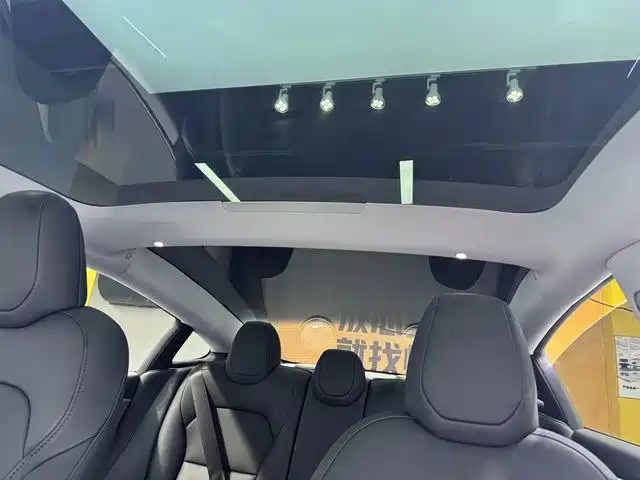 Фото 10 - Tesla Model 3