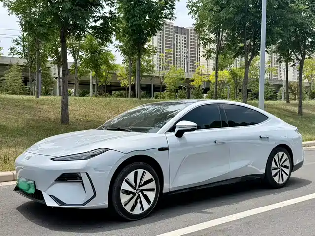  Geely Galaxy Galaxy E8 2024 665km RWD Starship Voyager Edition