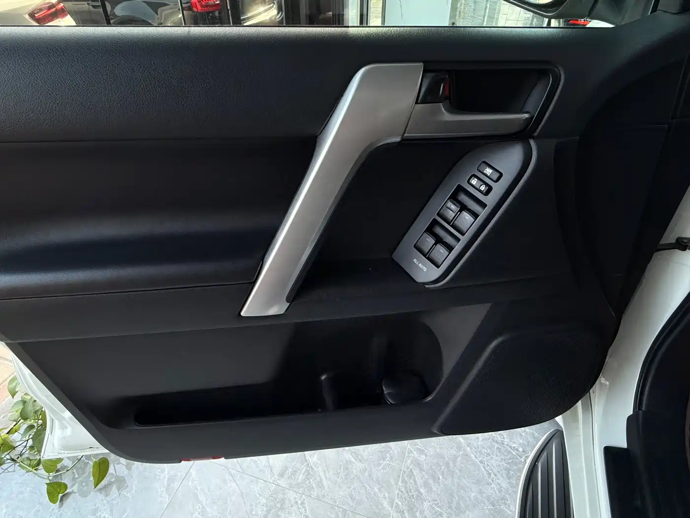 Toyota Prado 2018 3.5L Auto TX-L фото 5