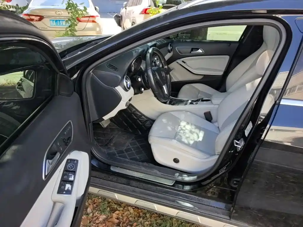 Mercedes-Benz GLA 2015 2015 GLA 200 Fashion