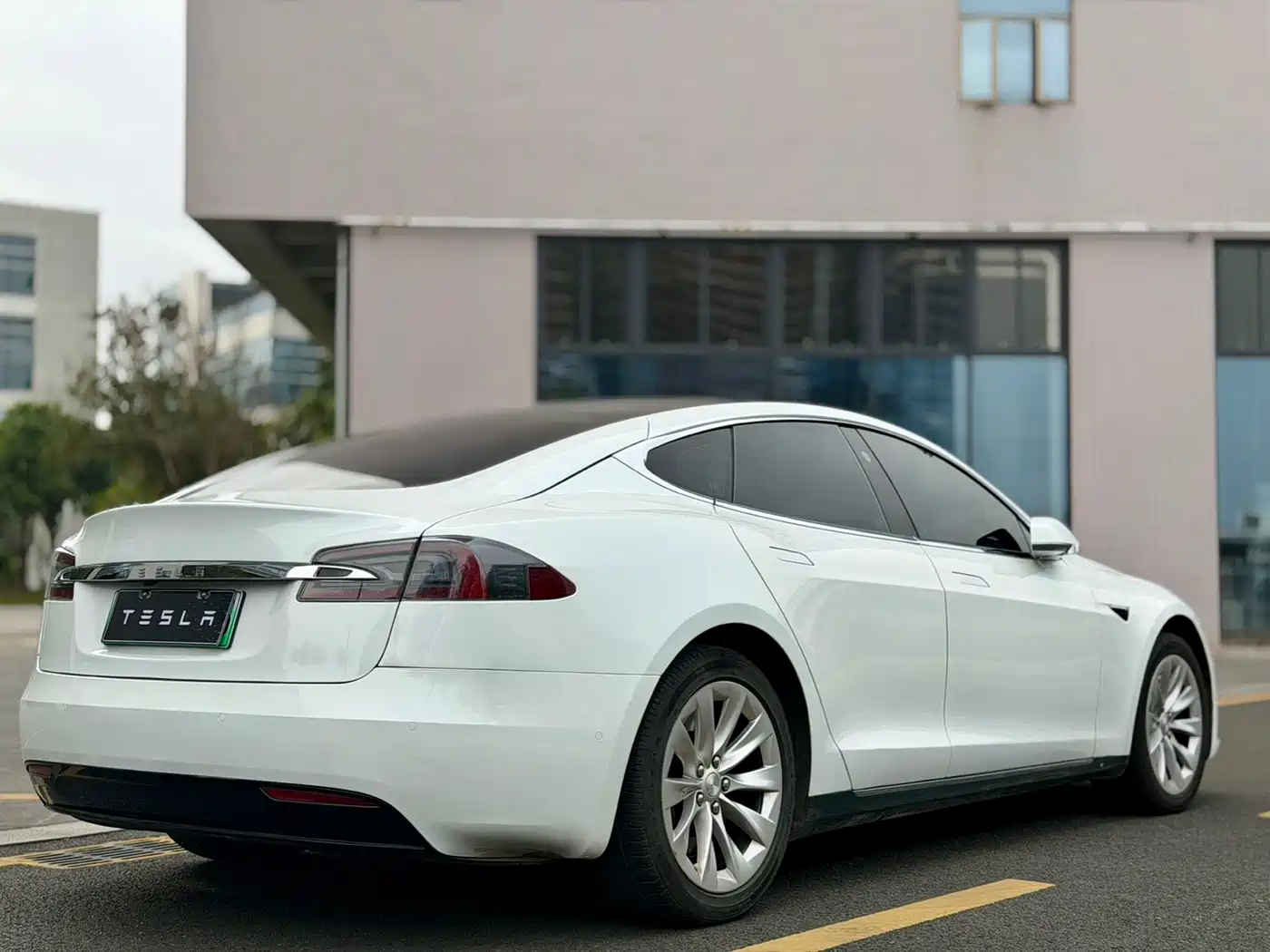 TESLA MODEL S