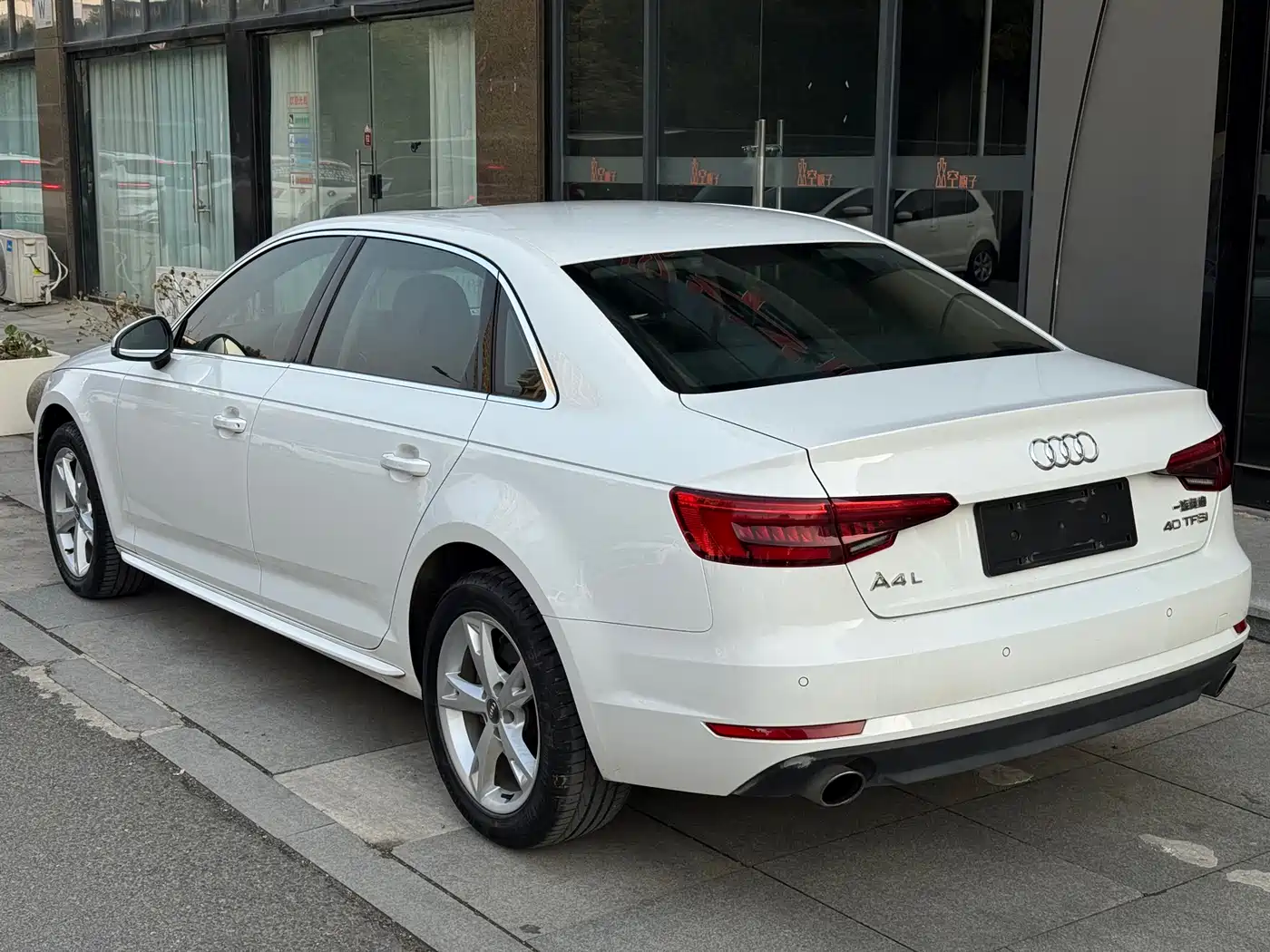 Audi A4L 2017 40 TFSI Progressive фото 4