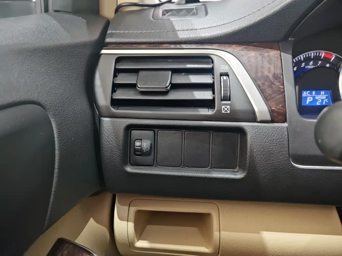 Toyota Camry 2015 2.0E Elite Edition фото 22