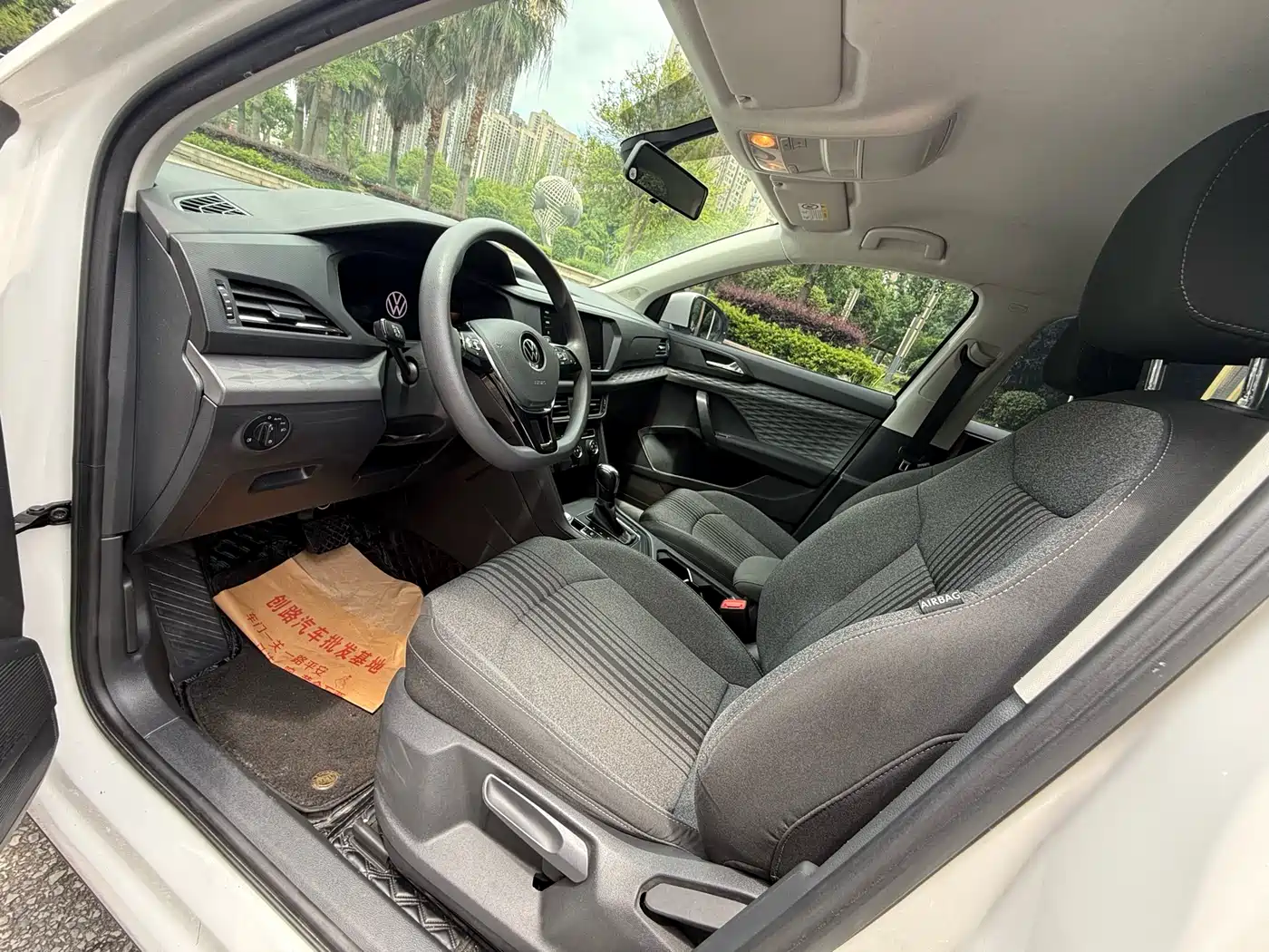 Volkswagen Tharu 2022 280TSI 2WD Trend 8