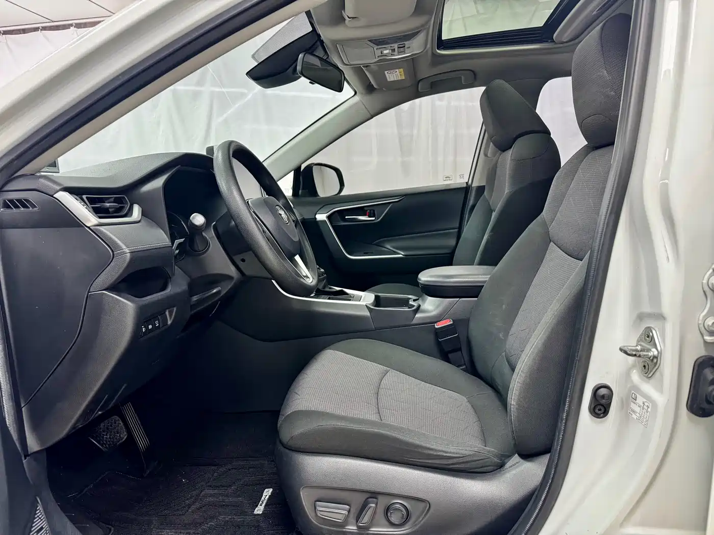 Toyota RAV4 Rongfang 2020 2.0L CVT 2WD Trend Edition фото 5