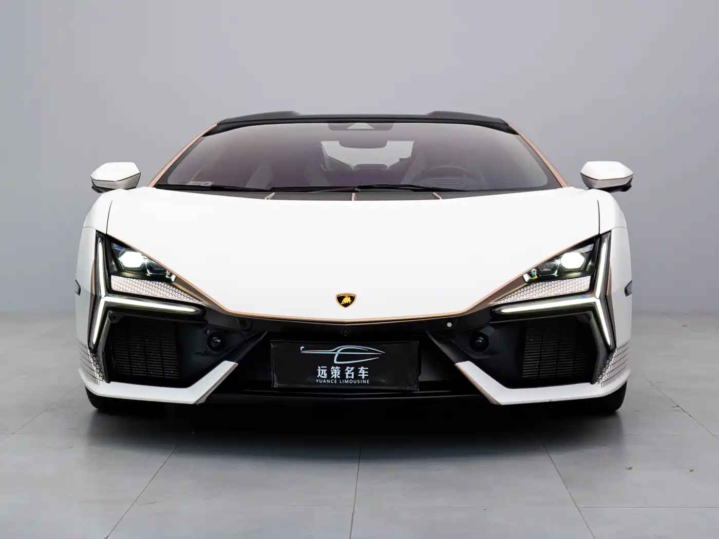 LAMBORGHINI REVUELTO