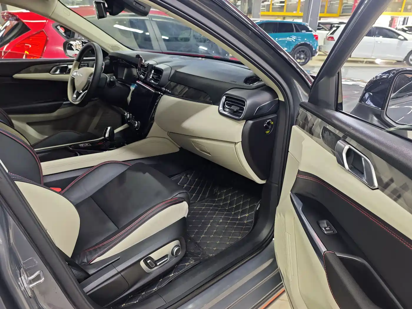 Lynk & Co 02 2018 Model 1.5T DCT 2WD Yao Pro Edition China V фото 7