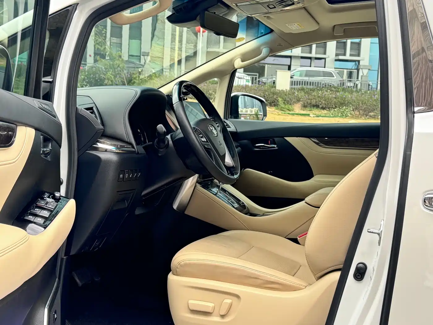 Toyota Alphard 2020 Hybrid 2.5L Premium Edition фото 5