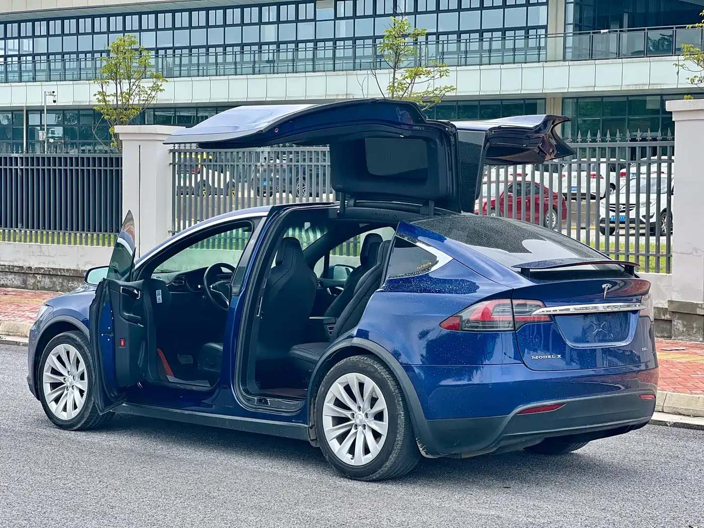 TESLA MODEL X