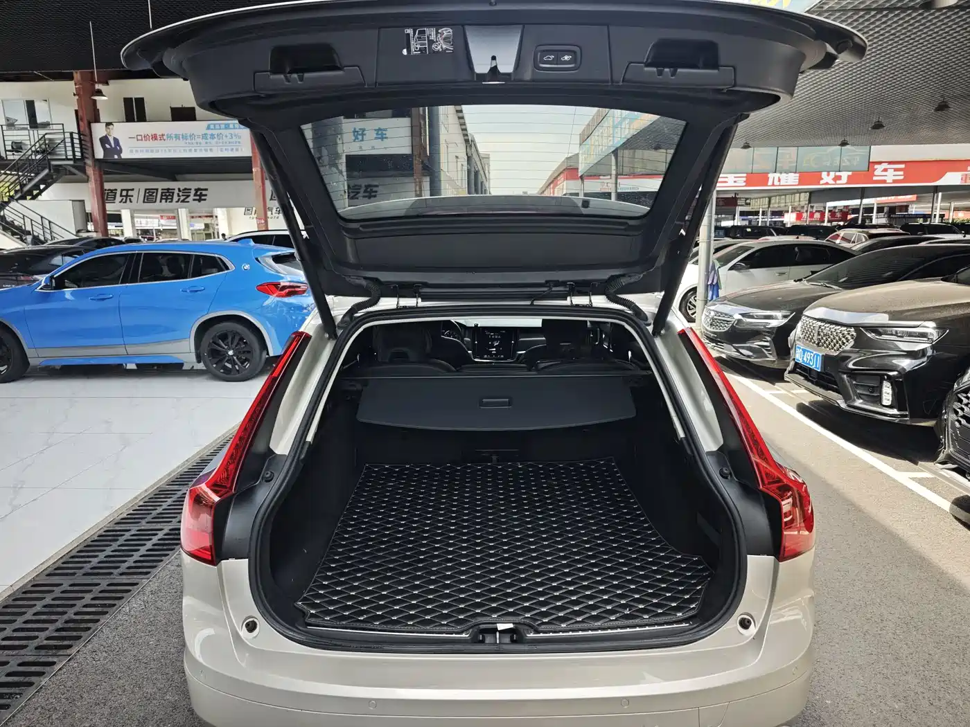 Volvo V90 2019 2019 Cross Country T5 AWD Intelligent Distance China VI
