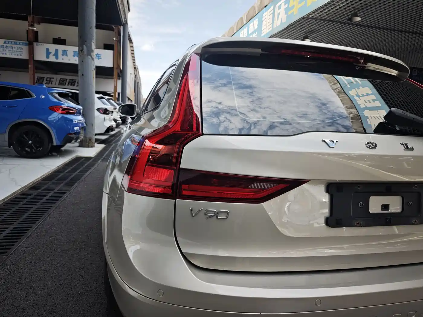 Volvo V90 2019 2019 Cross Country T5 AWD Intelligent Distance China VI