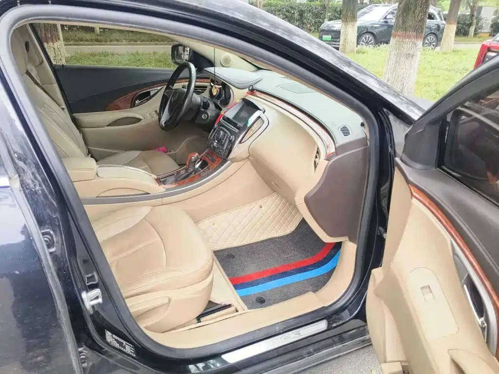 Фото 13 - Buick LaCrosse
