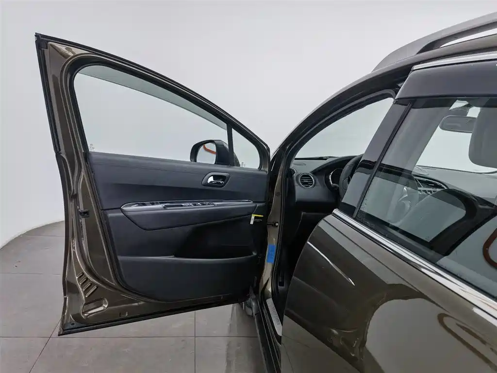 Peugeot 3008 2013 1.6THP Automatic Prestige Edition фото 8