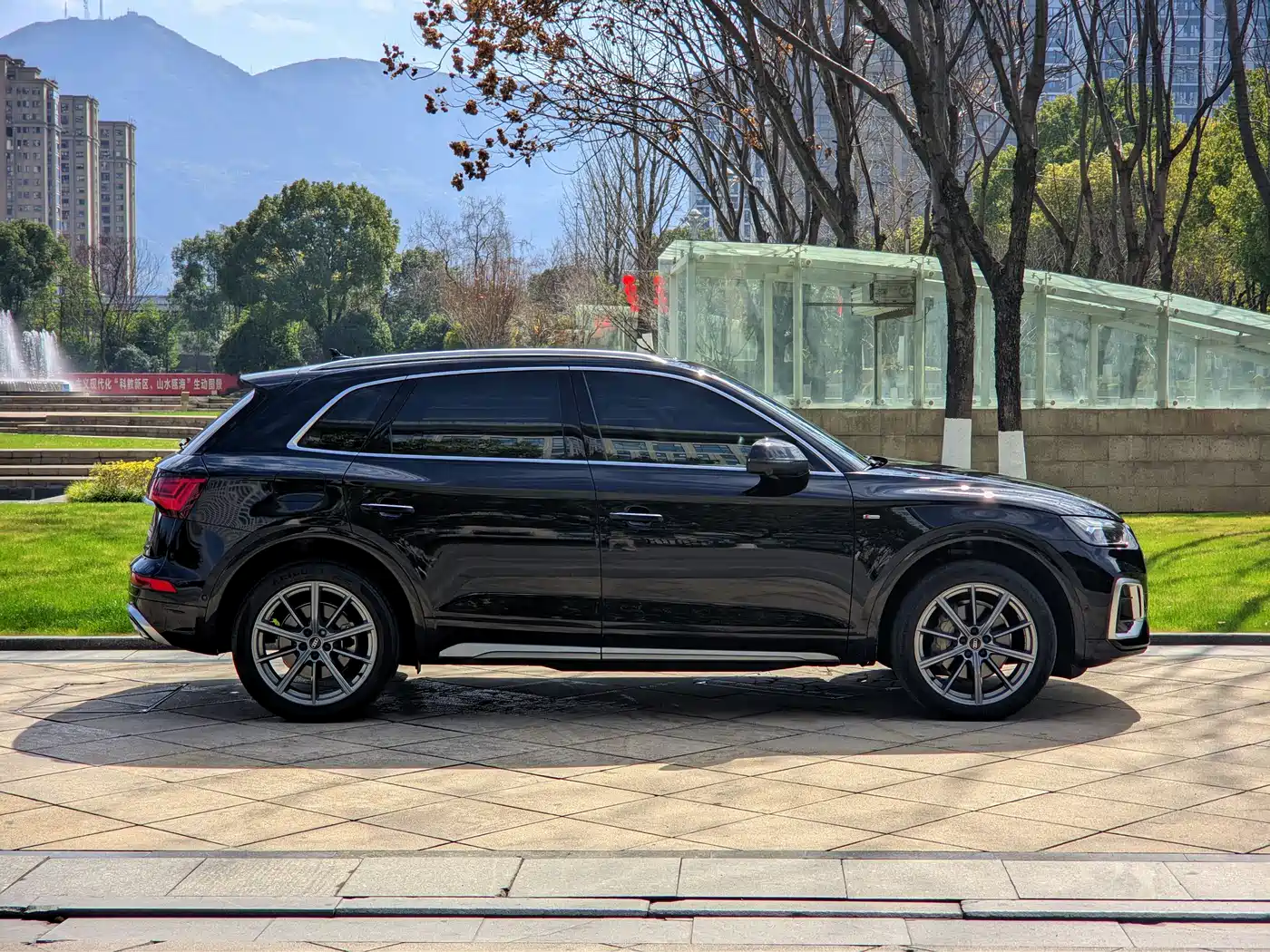 Audi Q5L 2022 45T Luxury Dynamic фото 3