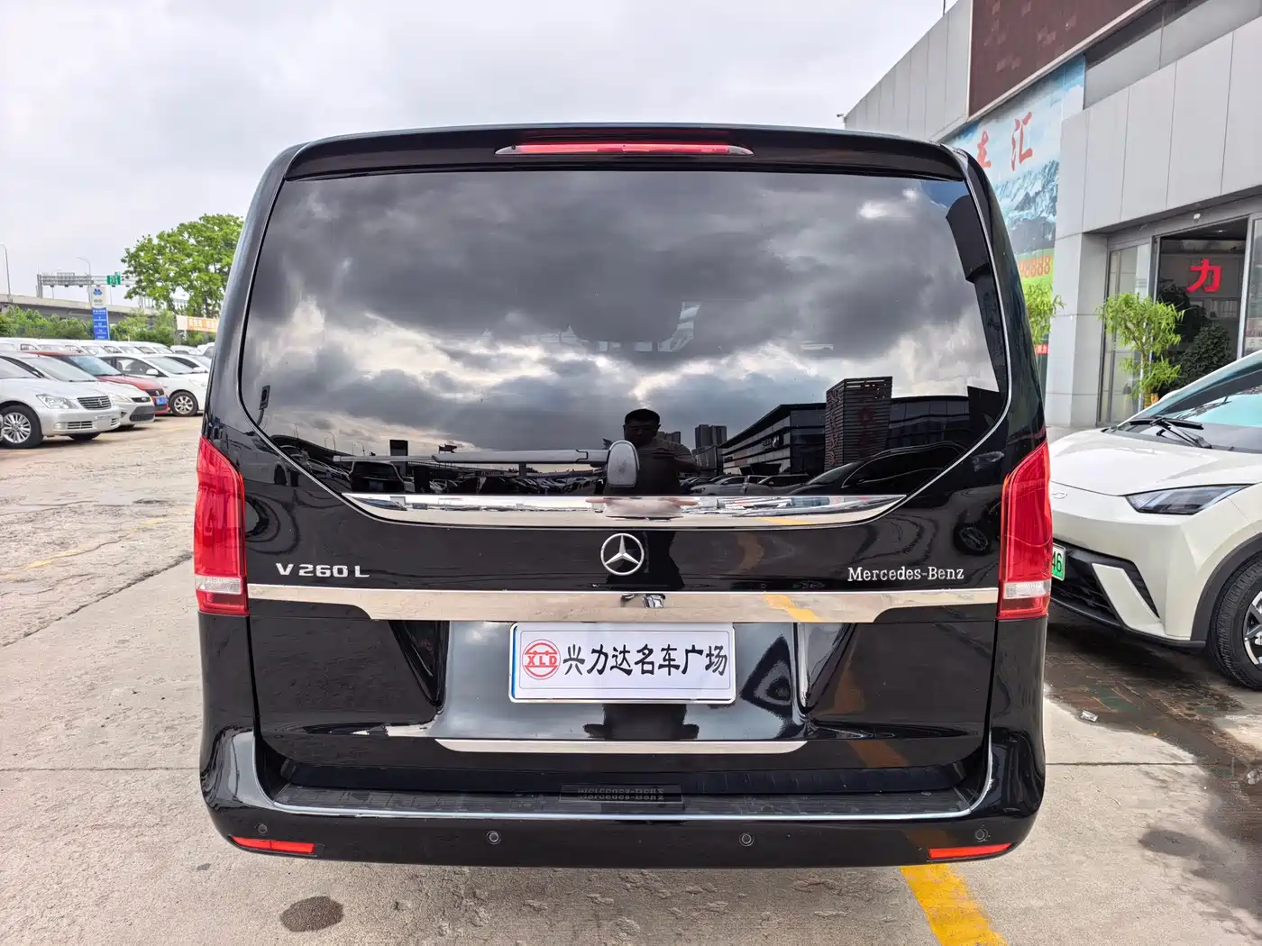 Mercedes-Benz V-Class 2018 V 260 L Premium Long Wheelbase Edition China VI фото 4