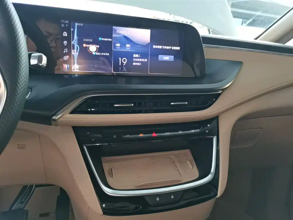 Buick GL8 New Energy 2025 Land Honor Premium Edition 7-Seater фото 13