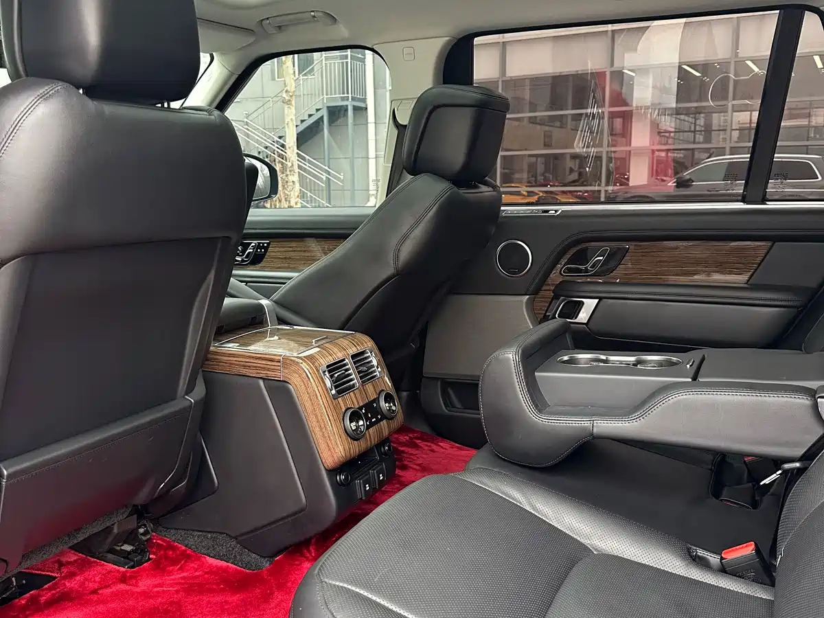 Land Rover Range Rover 2018 3.0 SC V6 Vogue Heritage Extended Edition фото 9