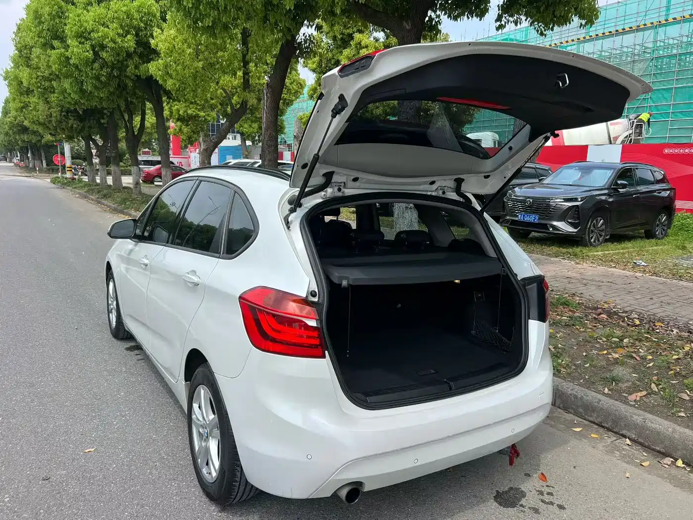 BMW 2 Series Touring 2016 218i Leading фото 9