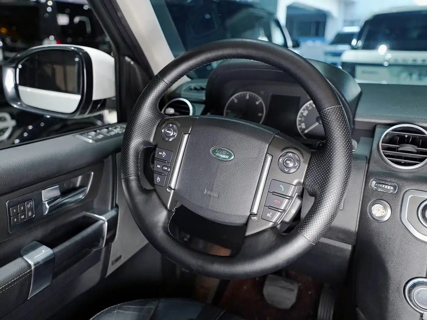 Land Rover Discovery 2015 3.0 SDV6 HSE Diesel фото 14