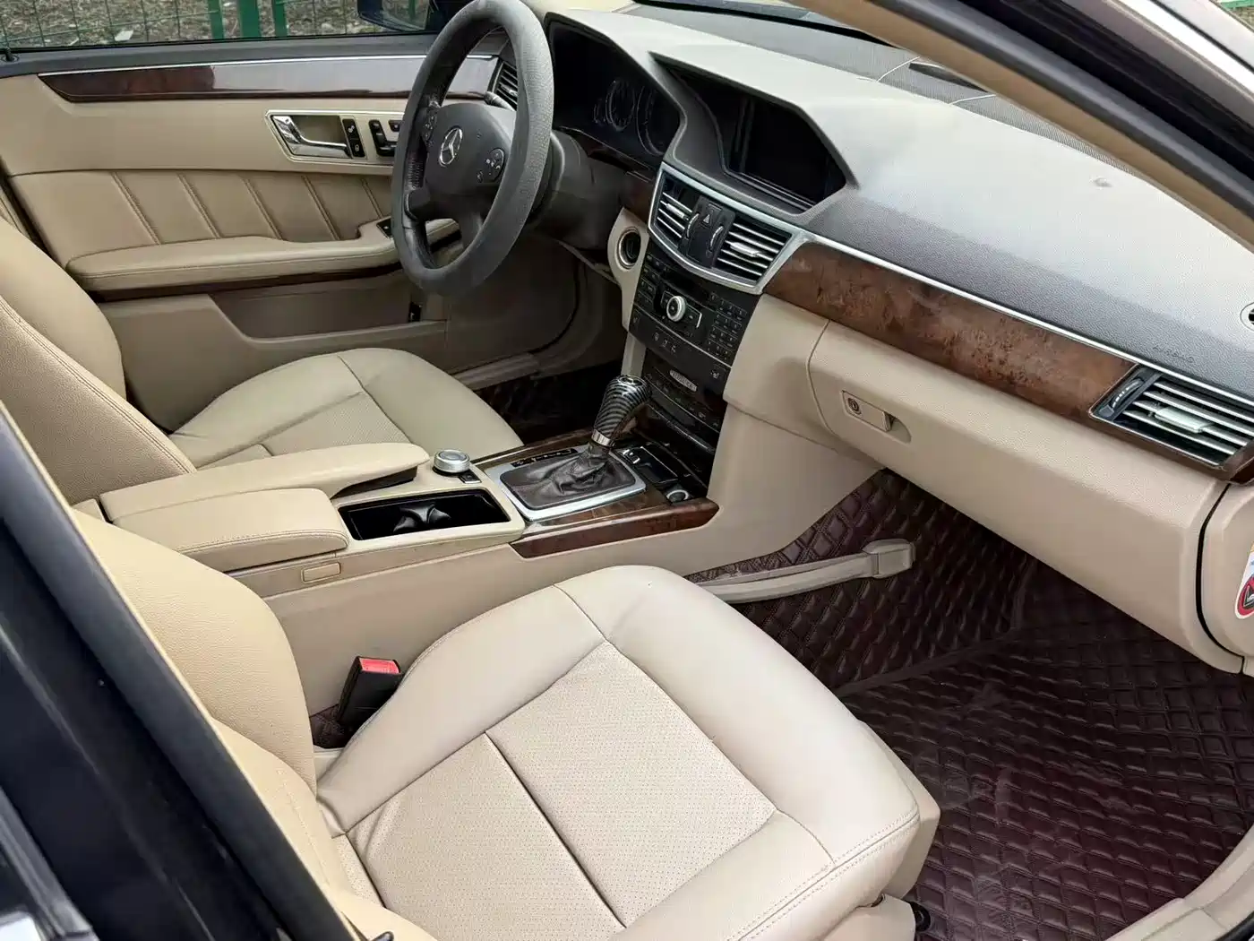 Mercedes-Benz E-Class 2011 E 200 L CGI Elegance фото 13
