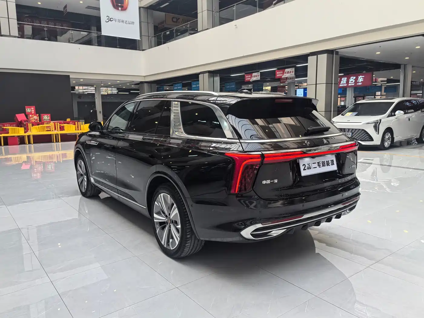 Hongqi E-HS9 2022 690km Qi Xiang Edition (6-seater) фото 6
