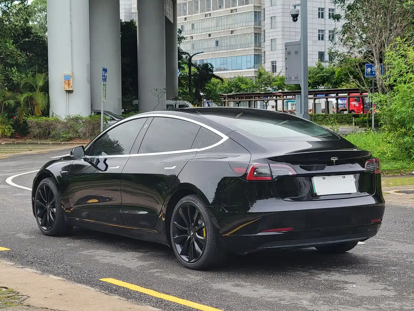 TESLA MODEL 3