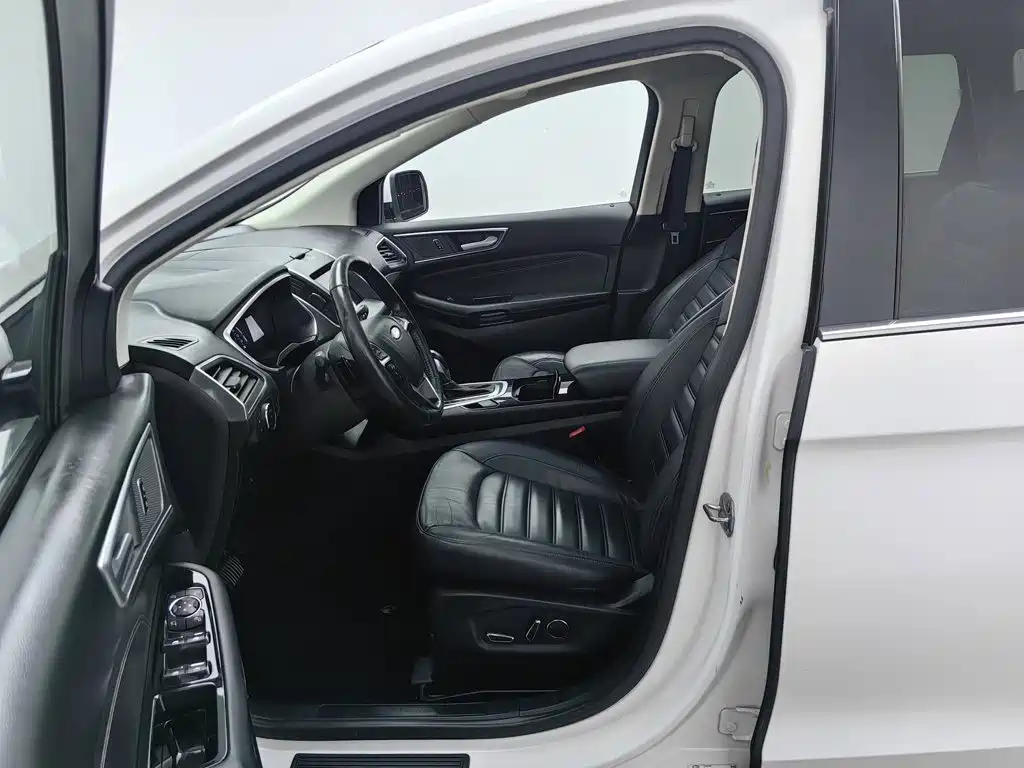 Фото 10 - Ford Edge
