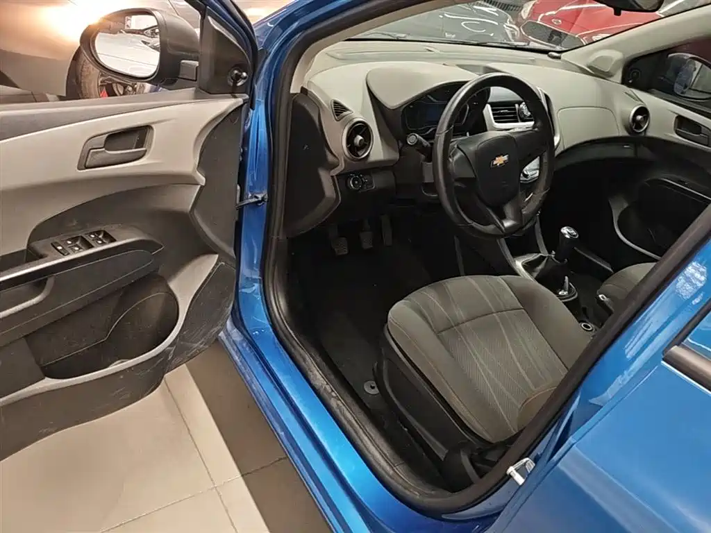 Chevrolet Aveo 2014 Sedan 1.4SL MT Comfort Edition фото 16