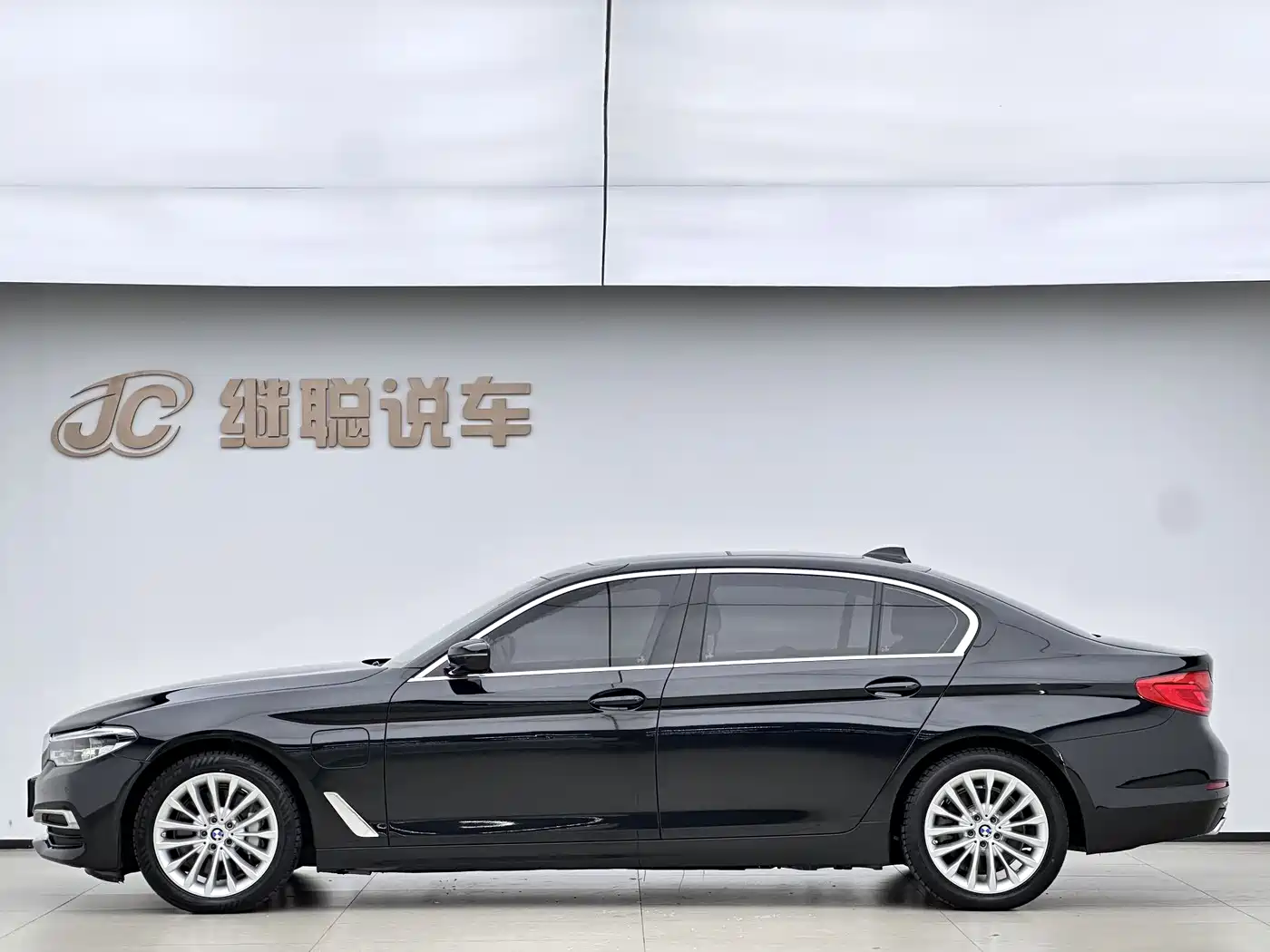BMW 5 Series New Energy 2020 530Le Range Upgrade Luxury Package фото 2