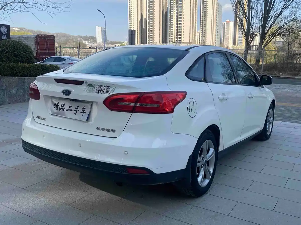 Фото 6 - Ford Focus