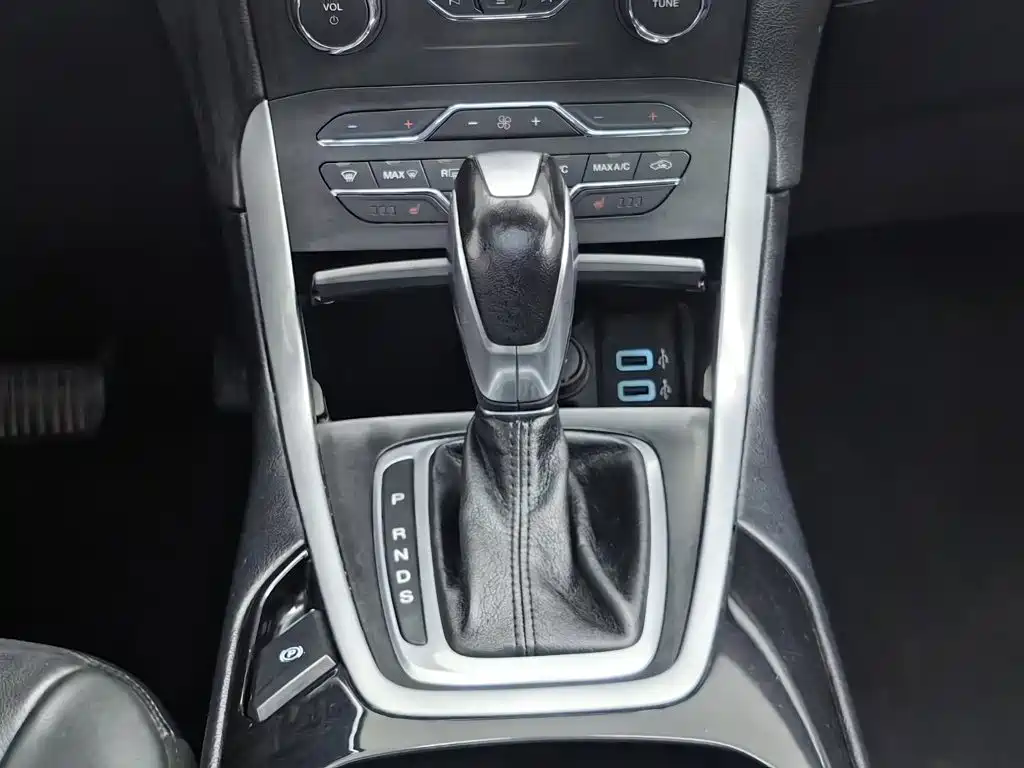 Фото 13 - Ford Edge