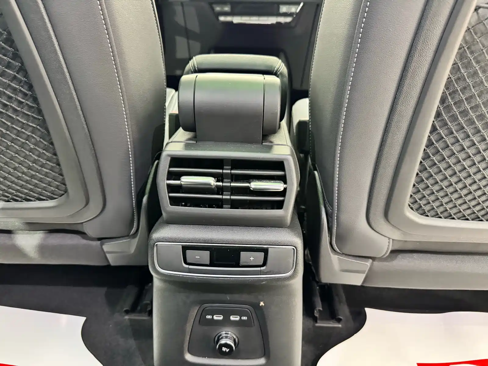 Фото 19 - Audi Q5 e-tron